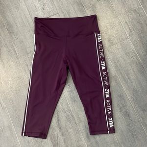 Zyia Active Light n Tight Cropped Leggings Woman’s 8-10 Purple